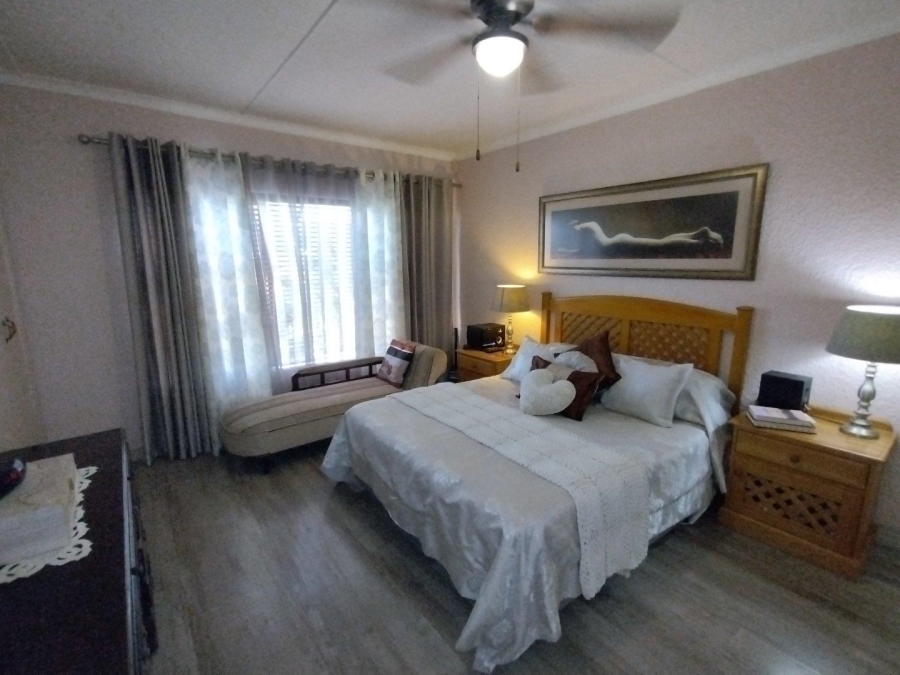 5 Bedroom Property for Sale in Wavecrest Eastern Cape